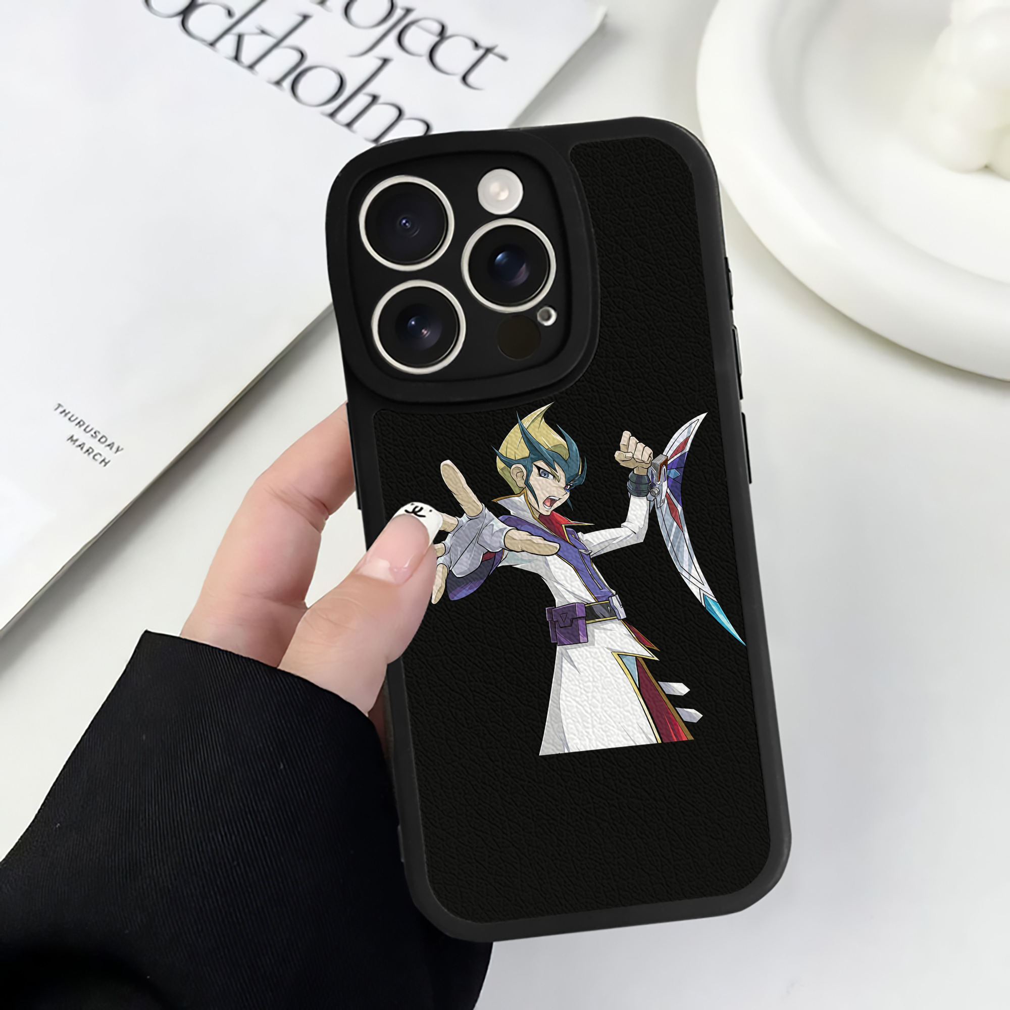 遊☆戯☆王 Yu-Gi-Oh! 【iPhone 16シリーズ対応】シリコンスマホケース（レザー調） 材質：シリコン